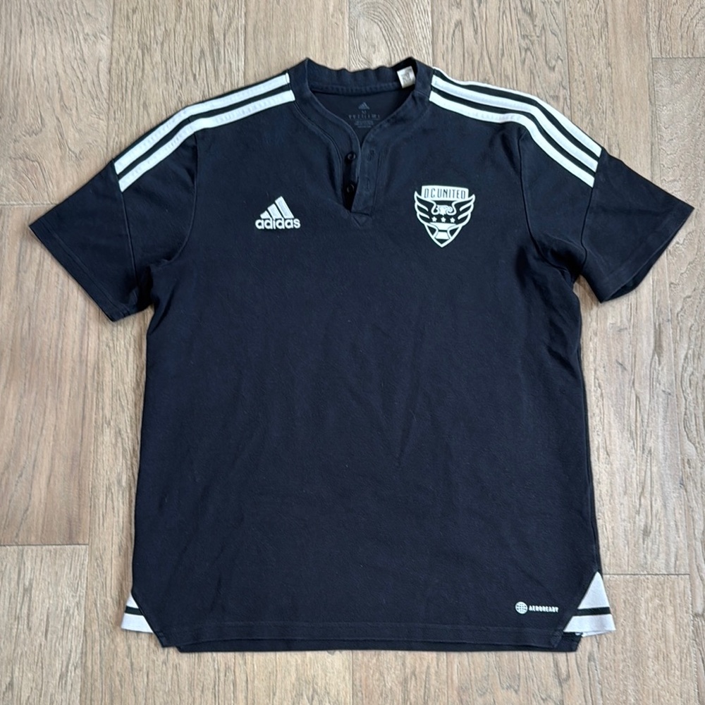 EUC Adidas Men DC United Henley AEROREADY Polo Shirt Top Size Medium M248 -25